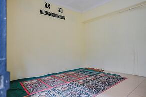 RedDoorz Syariah near Kebun Raya Liwa