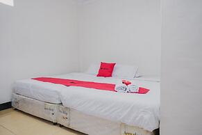 RedDoorz Syariah near Kebun Raya Liwa