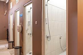 RedDoorz Hostel near LTC Glodok