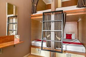 RedDoorz Hostel near LTC Glodok