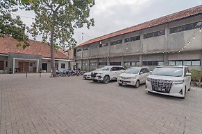 RedDoorz near Alun-Alun Garut