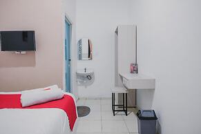 RedDoorz near Jalan Soeprapto Bengkulu