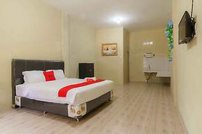 RedDoorz near Bukit Kubu Berastagi