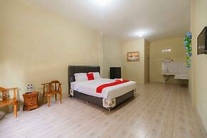 RedDoorz near Bukit Kubu Berastagi