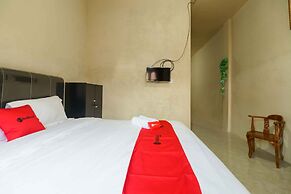 RedDoorz near Bukit Kubu Berastagi