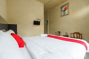 RedDoorz near Bukit Kubu Berastagi