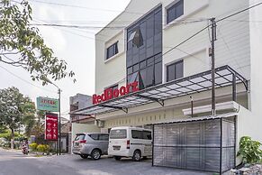RedDoorz Syariah near Stadion Teladan Medan