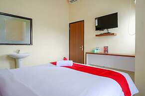 RedDoorz near Graha Saba Buana Solo