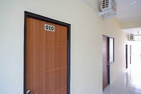 RedDoorz near Graha Saba Buana Solo