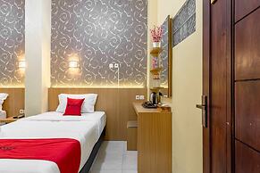 RedDoorz near Dino Park