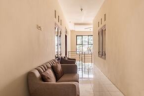 RedDoorz near Dino Park