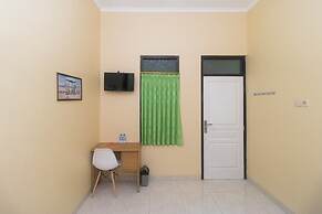RedDoorz Syariah near Stasiun Madiun