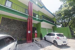 RedDoorz Syariah near Stasiun Madiun