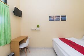 RedDoorz Syariah near Stasiun Madiun