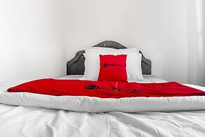 RedDoorz Plus @ Gunungsari Surabaya