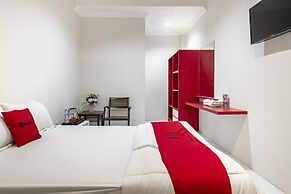 RedDoorz Plus @ Gunungsari Surabaya