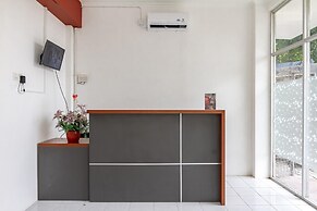 RedDoorz Plus @ Gunungsari Surabaya