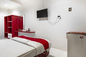 RedDoorz Plus @ Gunungsari Surabaya