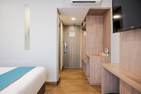 Sans Hotel Puri Indah Jakarta