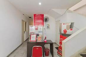 RedDoorz near Kaza Mall Surabaya
