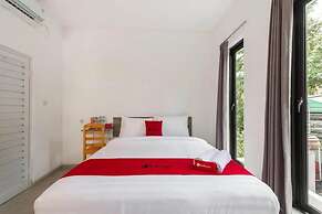 RedDoorz near Kaza Mall Surabaya