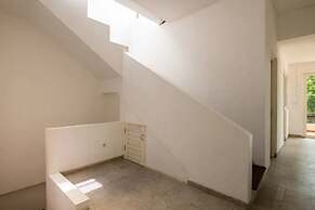 RedDoorz near Kaza Mall Surabaya