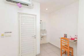 RedDoorz near Kaza Mall Surabaya