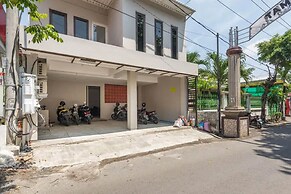 RedDoorz near Kaza Mall Surabaya