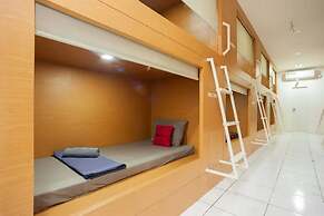 RedDoorz Hostel near Taman Puring