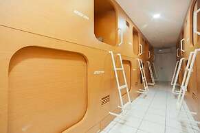 RedDoorz Hostel near Taman Puring