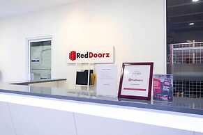 RedDoorz Hostel near Taman Puring