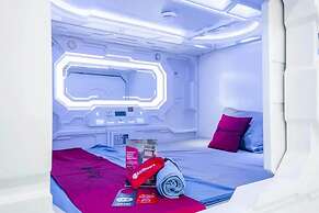 RedDoorz Hostel near Taman Puring