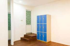 RedDoorz Hostel near Taman Puring