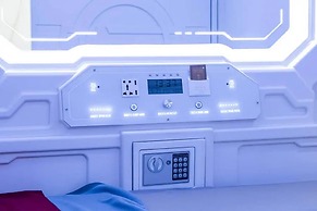 RedDoorz Hostel near Taman Puring