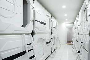 RedDoorz Hostel near Taman Puring