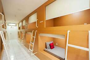 RedDoorz Hostel near Taman Puring