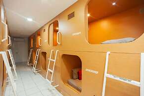 RedDoorz Hostel near Taman Puring