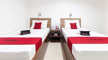 RedDoorz Plus near Vigan City Commercial Center