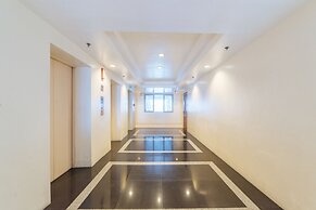 RedDoorz Plus @ E Rodriguez Corner Banawe