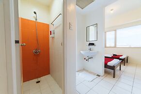 RedDoorz Plus @ E Rodriguez Corner Banawe