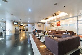 RedDoorz Plus @ E Rodriguez Corner Banawe