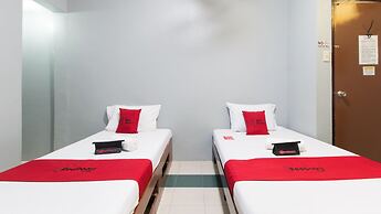 RedDoorz @ Teofila Lodge