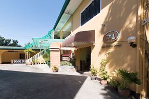 RedDoorz @ Teofila Lodge