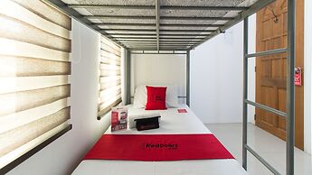 RedDoorz @ Teofila Lodge