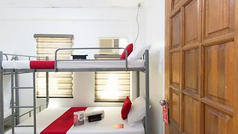 RedDoorz @ Teofila Lodge