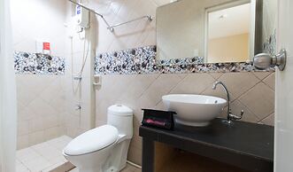 RedDoorz @ Teofila Lodge