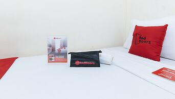 RedDoorz near East Avenue Medical Center