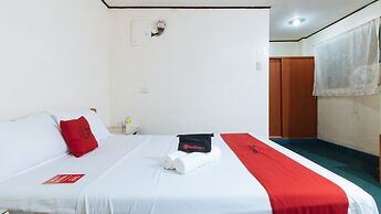 RedDoorz near East Avenue Medical Center