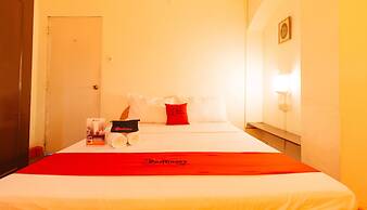 RedDoorz near East Avenue Medical Center