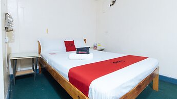 RedDoorz near East Avenue Medical Center